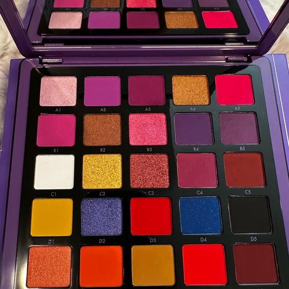 Anastasia Beverly Hills Norvina Collection Eyeshadow Palette - Picture 3 of 3